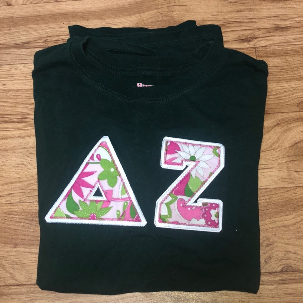 SOLD‼️Delta Zeta Dark Green Ringer Tee